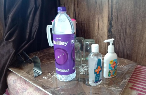 Chikhaldara Hotel | Cozy Natraj: Family-Friendly Hotel with Breakfast Included
