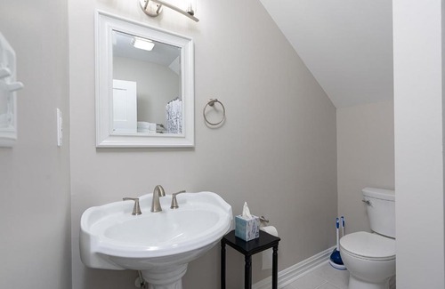 Durham House | Explore Our Newly Renovated Downtown Home - Guest Rated 10/10