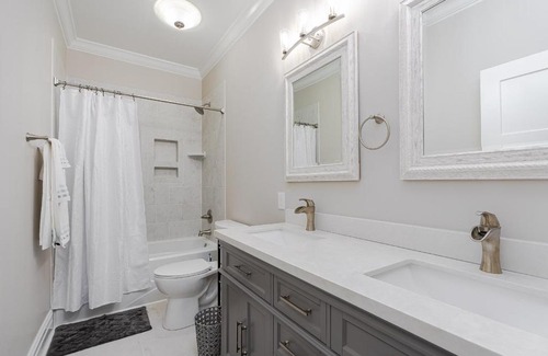 Durham House | Explore Our Newly Renovated Downtown Home - Guest Rated 10/10