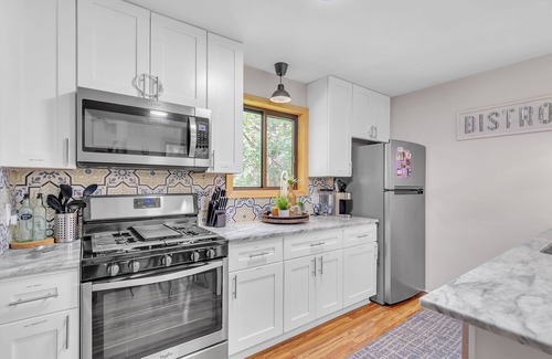 Pocono Lake Cottage | NEW! Nirvana At Arrowhead (3-Bedroom Cottage) with Pool