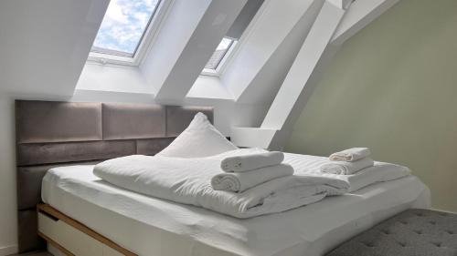 Wunsdorf Apartment | Inviting New Nomads Ferienwohnung with Lake Views