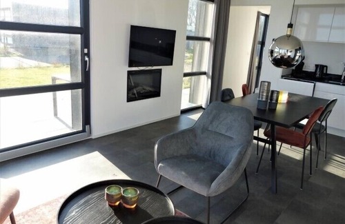 Enkhuizen House | NEW: now with fence - Beautiful chalet "Leuke Plek" with garden on the IJsselmeer