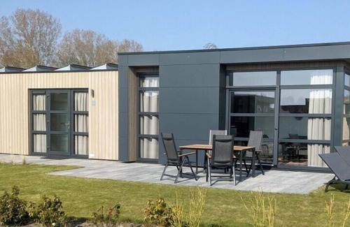 Enkhuizen House | NEW: now with fence - Beautiful chalet "Leuke Plek" with garden on the IJsselmeer