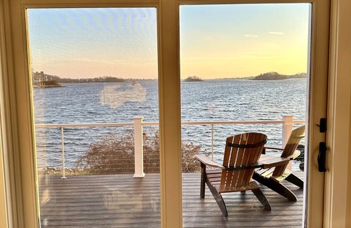 Narragansett House | Experience Oceanfront Bliss with Spectacular Views & Dock