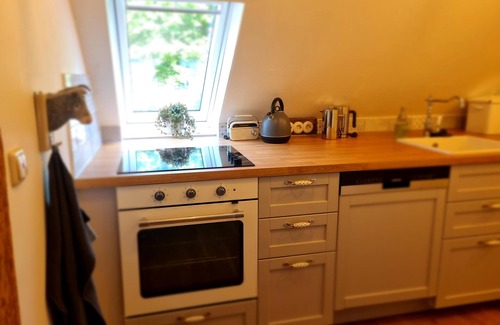 Lachendorf Apartment | Top-Rated Jarnsen Oberstübchen with Balcony & Pet-Friendly