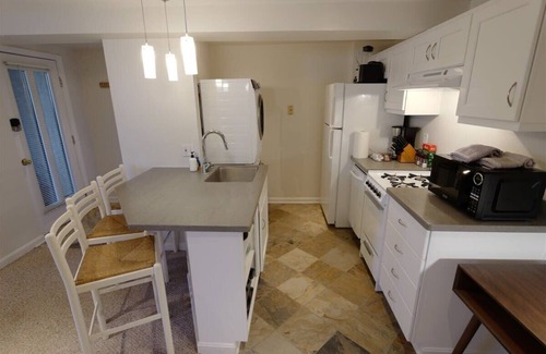 Capitol Hill Apartment | Modern 2 Bedroom Apartment Near Capitol with Parking & Spa