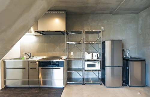 Nashiro House | Stylish Getaway: 1 Minute to the Beach at Nashiro White Cube