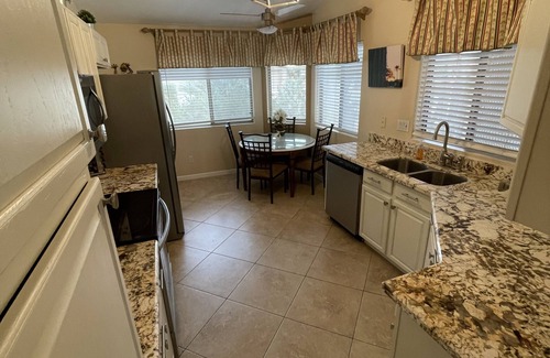San Tan Valley House | Welcome to Paradise: 3 Heated Pools, Spa & Golf Await!