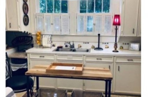 Lake Charles House | New Orleans House: Pet-Friendly Stay with Pool & Spa