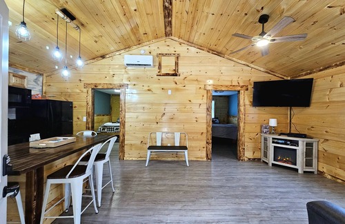 Matewan Cabin | Explore New Paradise Retreat Near Hatfield McCoy Trails