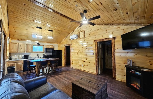 Matewan Cabin | Explore New Paradise Retreat Near Hatfield McCoy Trails
