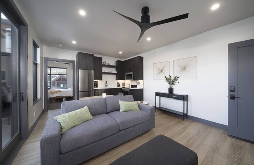 Historic District Condo | Modern Park Ave Flat 4: Guest Rated 9.6, Steps from Fun!