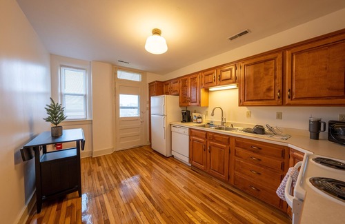 Jefferson City Apartment | Experience Parkers Place Suite 4: Family-Friendly & Rated 10/10