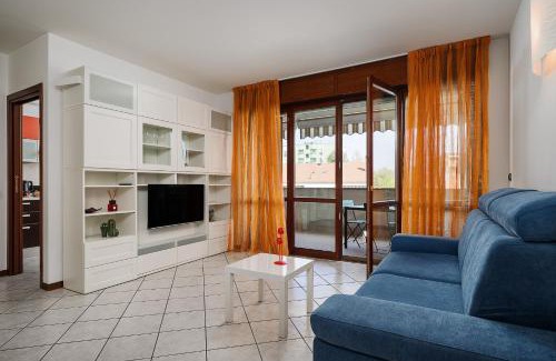 Baranzate Apartment | NEW - Parking - 10 min from Fiera MiRHO - sleeps 4