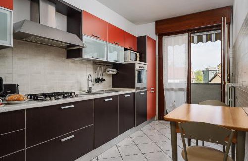 Baranzate Apartment | NEW - Parking - 10 min from Fiera MiRHO - sleeps 4