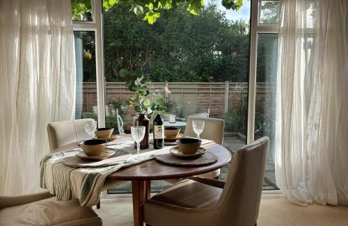 Chester Apartment | New! Peaceful South facing Garden Westminster Park