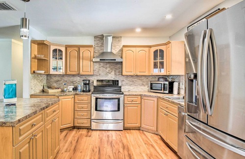 Pembroke Pines House | NEW! Pembroke Pines Place w/ Tiki Bar & Pool