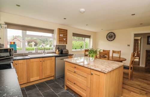 Penybont Cottage | Pet-Friendly NEW PENY with Hot Tub in Llandrindod Wells