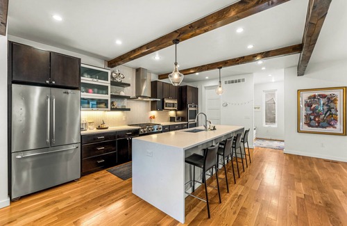University Park House | New! Perfect for group/family! Trampoline/FirePit