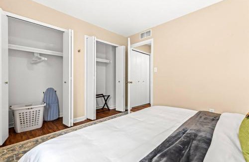 Roseville Apartment | Modern Pet-Friendly 1BR Retreat in Vibrant Roseville