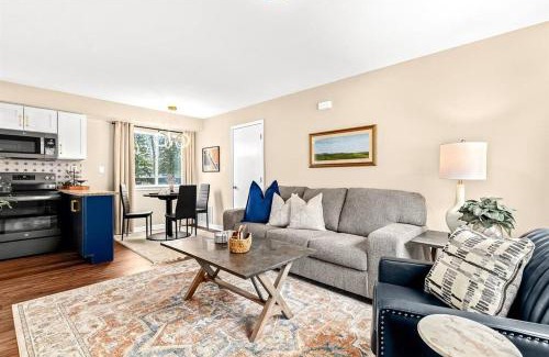 Roseville Apartment | Modern Pet-Friendly 1BR Retreat in Vibrant Roseville