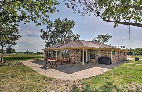 Pilot Point House | NEW! Pilot Point Ranch ~ Half Mi to Boat Launch!