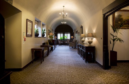 Shirrell Heath Hotel | Discover New Place: Family-Friendly with Pool & Dining