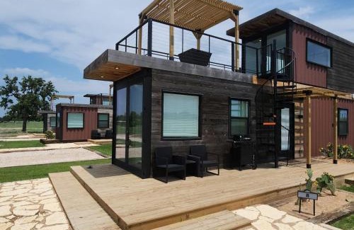 Fredericksburg House | New Pool, Cornhole, Patio, Hot Tub & Pickleball