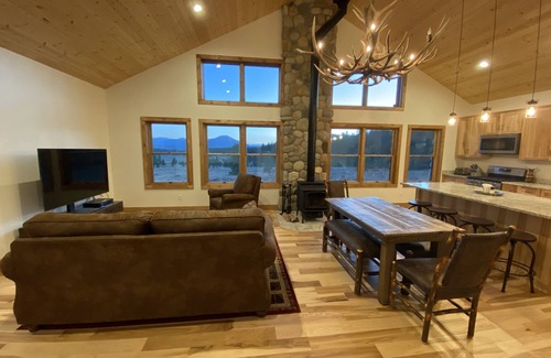 Almont Cabin | Experience a Premier 3 Bedroom Cabin in Taylor Park