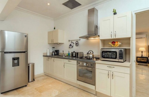 Malmok House | Exquisite 2BR Pool House with Ocean View & Spa Amenities