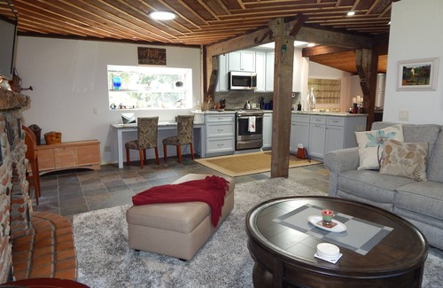 Julian House | Cozy Private Cabin for Two with Spa & Forest Views
