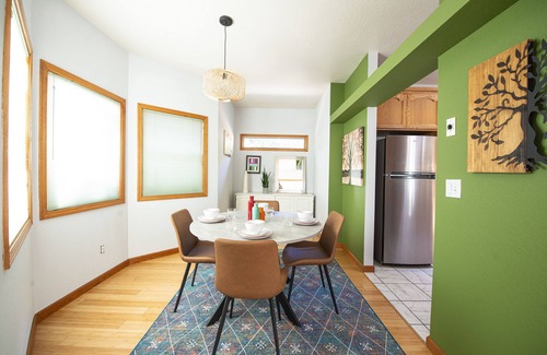 Phoenix Lake-Cedar Ridge House | Inviting Private Getaway Near Yosemite with King Bed & Deck