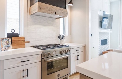 Cleveland Park House | Prime Location: 4BR Roof Deck Near Broadway with Skyline Views