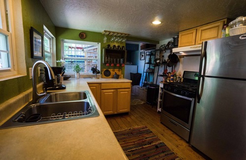 Fish Camp House | Inviting Yosemite Cabin with Hot Tub and Pet-Friendly Perks