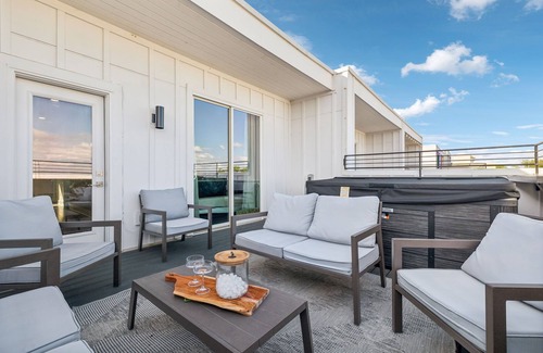 Nashville House | Private Themed Townhome with Rooftop Hot Tub & Gameroom