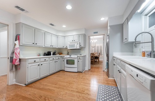 King City House | Enjoy a Private Pool Retreat, Steps from Ocean & Village