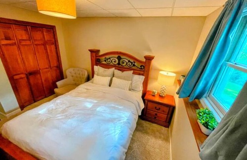 Columbia House | Inviting Private Wood Views, Family & Pet Friendly Escape
