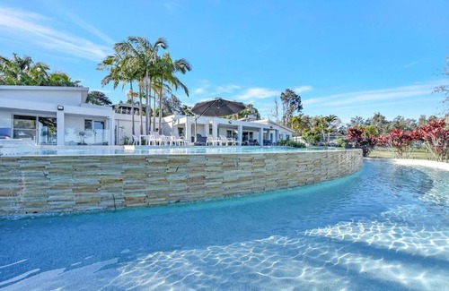 Dora Creek House | Discover Lake Palm Resort: Family-Friendly Getaway Awaits