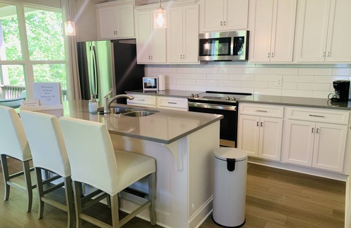 Tullahoma Cottage | Experience Tim’s Ford Lake: Poolside Retreat with Spa