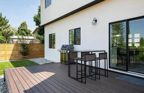 Ralston Valley House | Indulge in Luxury with Private Pool, Spa & Game Center