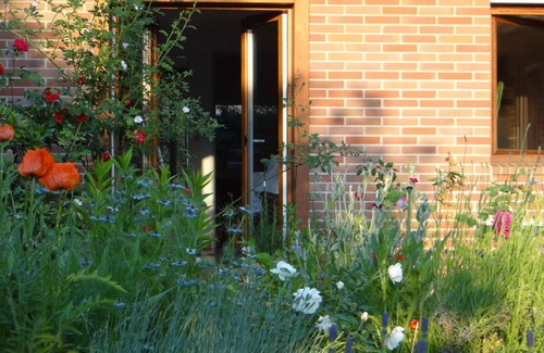 Furfurt Apartment | Quiet 100m² Apartment with Terrace & Garden for Families