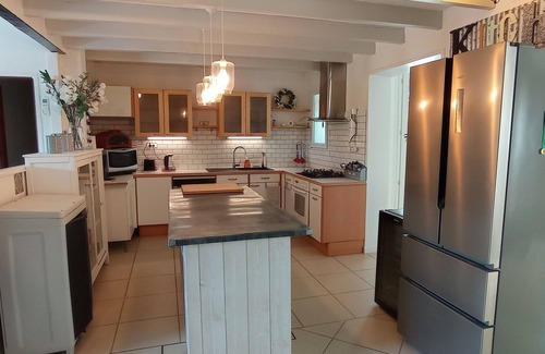 Greasque House | Relaxing Retreat: Quiet House in Mimet/Greasque, Guest Rated 9.8