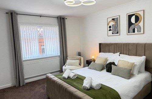 Newark House | NEW refurbished Luxurious home with great transport links