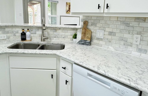 Anderson Mill West House | Pet-Friendly Modern Retreat Near Lake Travis & Domain