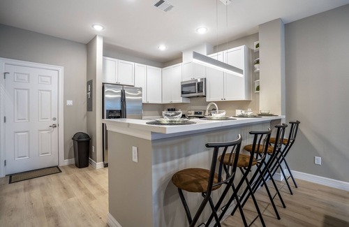 North Houston House | Relaxing Cozy Getaway in Gated Community Near Greater Heights