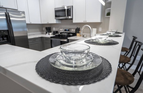 North Houston House | Relaxing Cozy Getaway in Gated Community Near Greater Heights