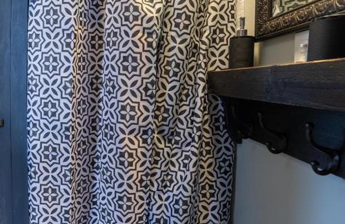 Rio Communities Apartment | Unique "Relentless Raven" Tiny House with Escape Room Fun
