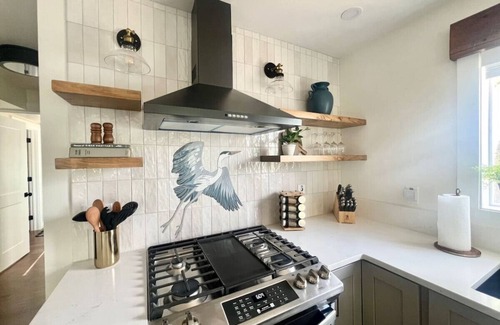 Tully House | Newly Remodeled 5BR Lake House with Scenic Views