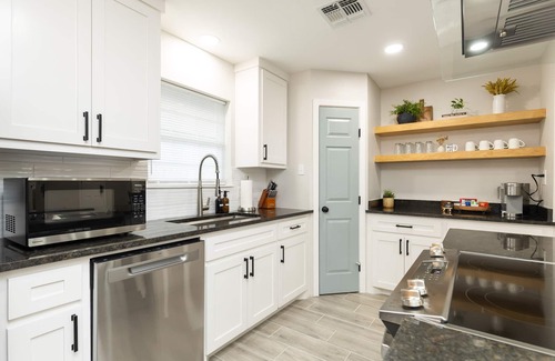 South Side House | Modern King Suite: Guest Rated 10/10 with Family-Friendly Perks