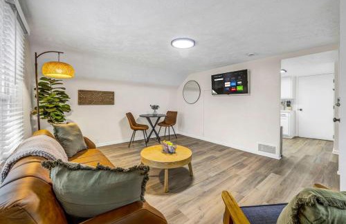 Berea House | New Renovated 1BR with King Modern Comfort